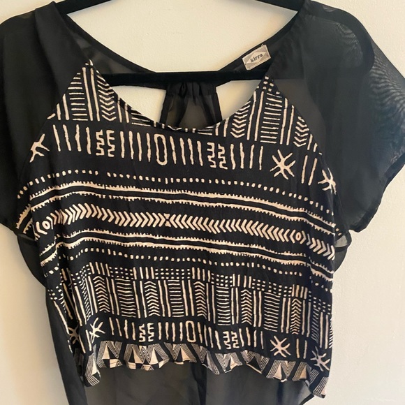 Aztec Patterned Cropped Shirt with Mesh Back - Picture 2 of 6